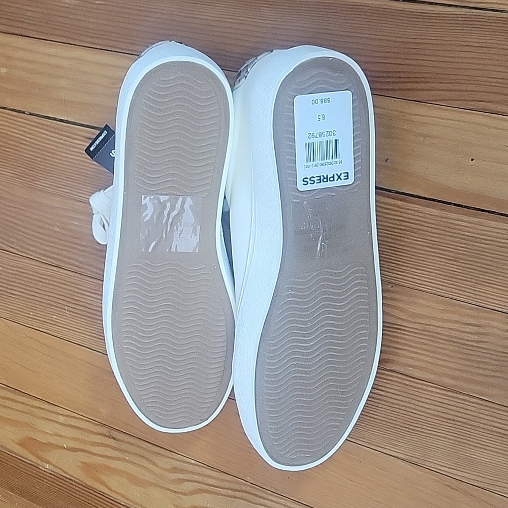 Express Sneakers - Picture 6 of 9